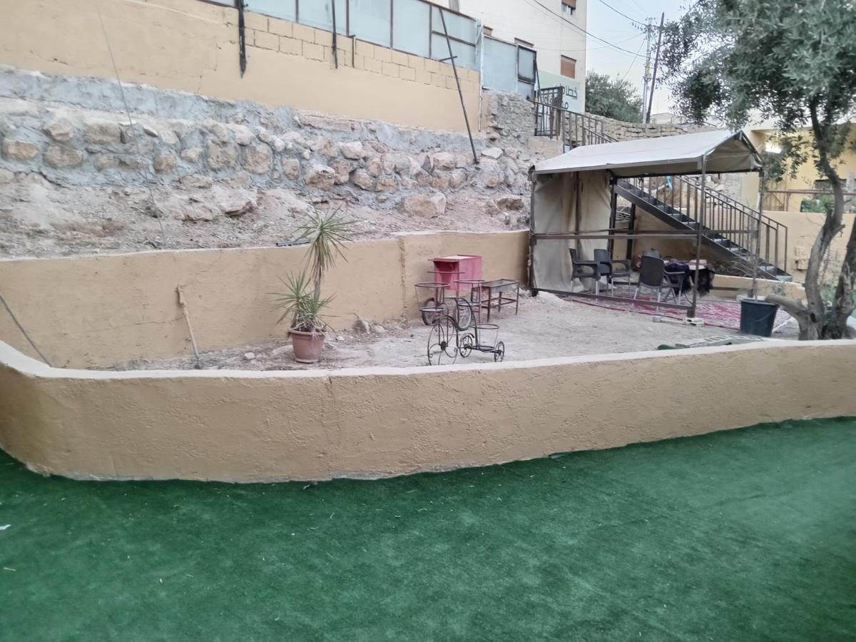 Emile Altwal Madaba Hotel Bagian luar foto